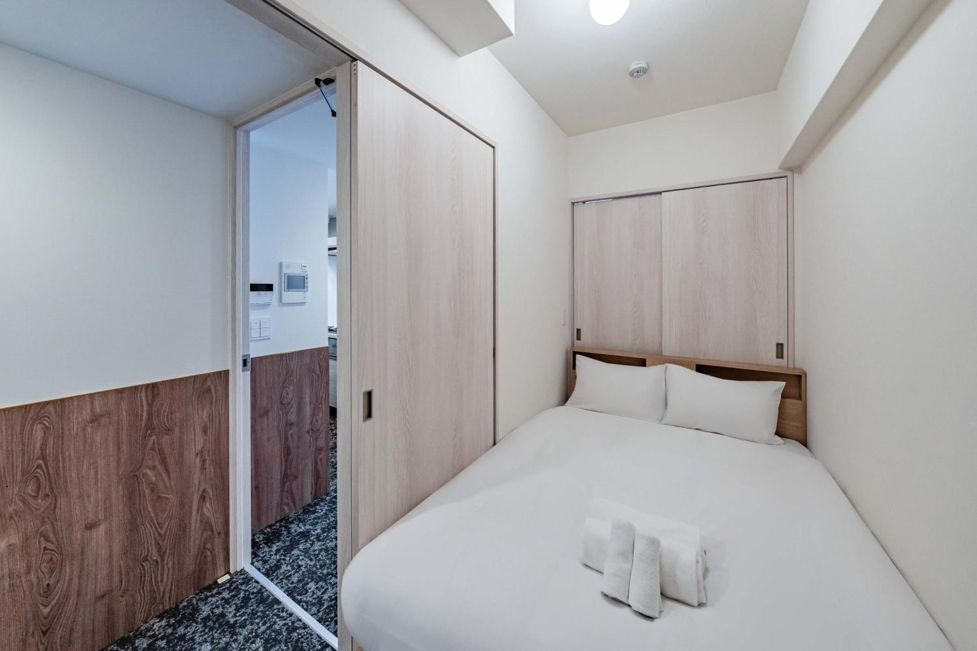 11 Higashi Umeda * 大阪市